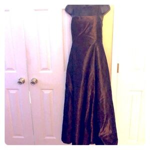 SALE Metallic Gold ⭐️⭐️Trending Now/ Bloggers Fav Laundry by Shelli Segall gown